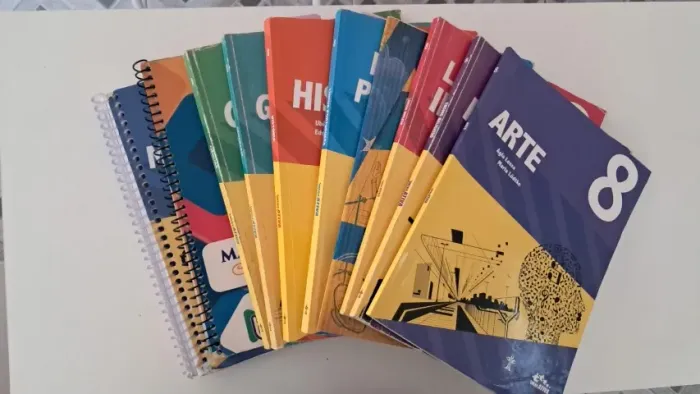 Kit de livros do 8º ano do ensino fundamental da Editora InterAtiva.