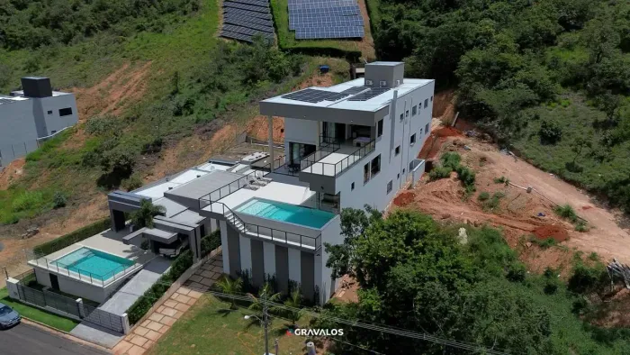 Casa de condomínio para venda possui 764 metros quadrados