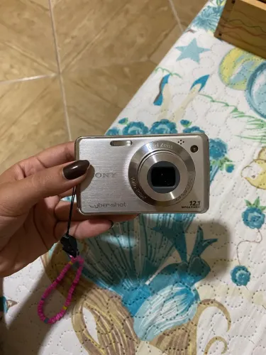 Câmera Sony Cyber-shot DSC-W220