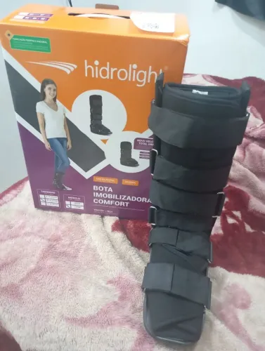 Bota ortopédica e par de anuletas com regulagem de altura