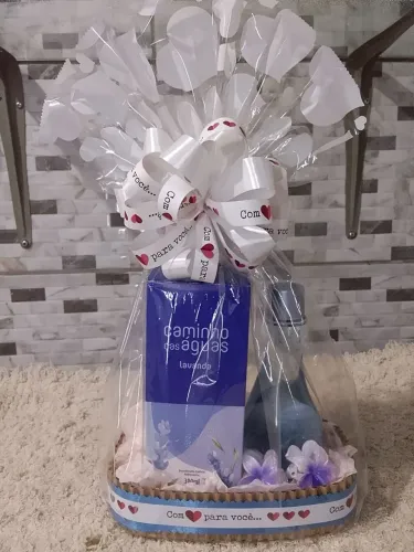 Cesta com colônia Lavanda Jequiti