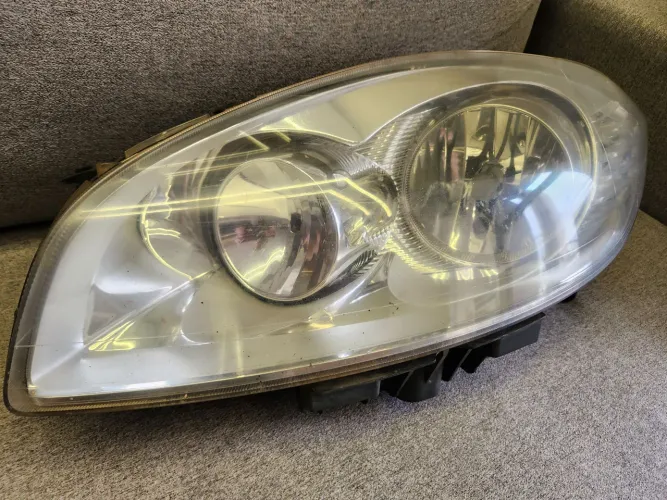 Farol Esquerdo Fiat Linea c/ avarias Original 2009-2016