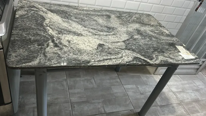 Mesa de granito usada em bom estado