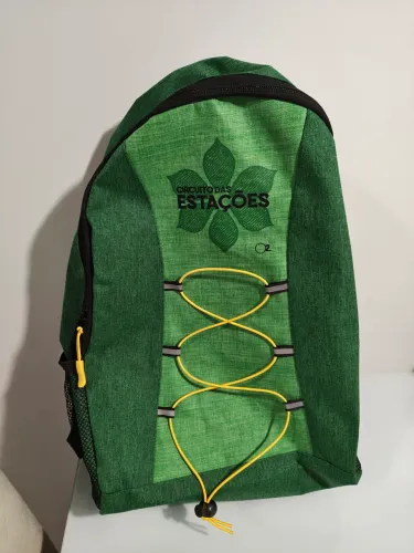 Kit Circuito das estações: camiseta, garrafa e mochila 