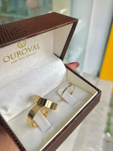 Aliança de ouro 18k com anel solitario