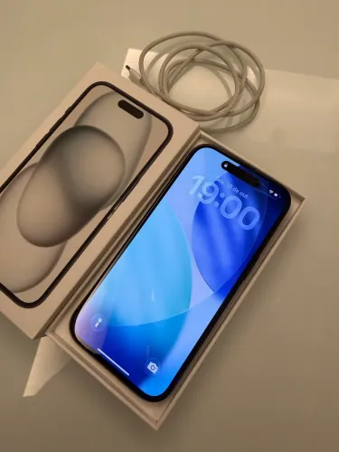 iPhone 15 128GB semi novo