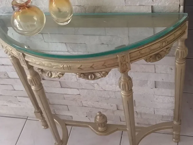 Aparador de madeira com espelho 