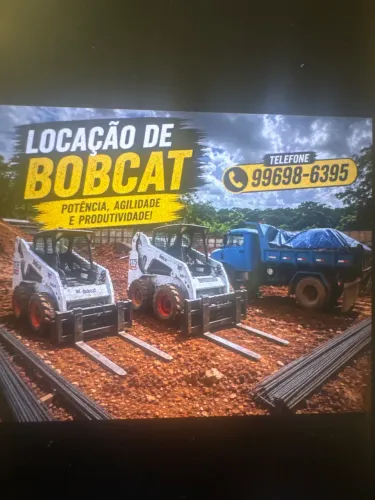 Bobcat com garfo palete 