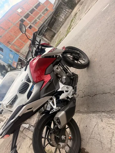 Moto impecável zerada pelinhos ainda no pneu