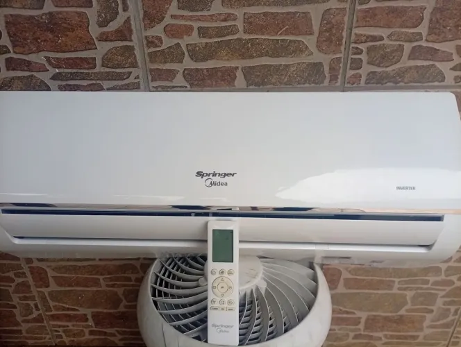 Vendo ar condicionado 12.000 BTUs instalado