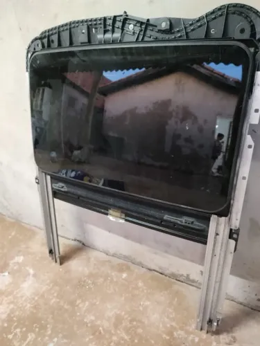 Teto solar adaptável com motor elétrico 