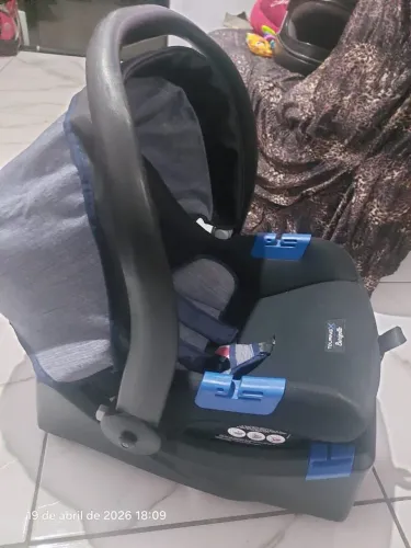 Vende-se bebê conforto