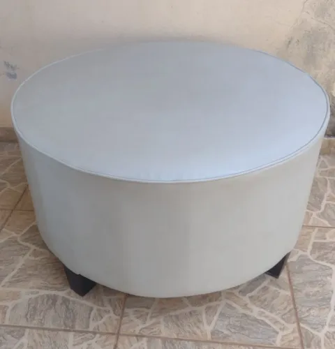 VENDE -SE UM LINDO PUFF GRANDE REDONDO 82×82 altura 44