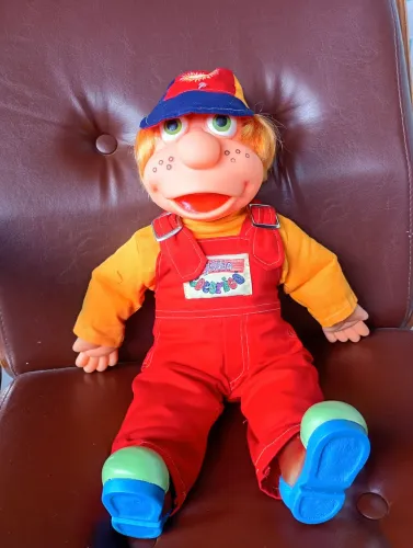 Boneco Júlio cocoricó.