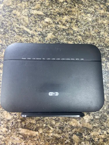 Zte 10 und ZXHN F6600P GPON WIFI 6 acompanha carregador.