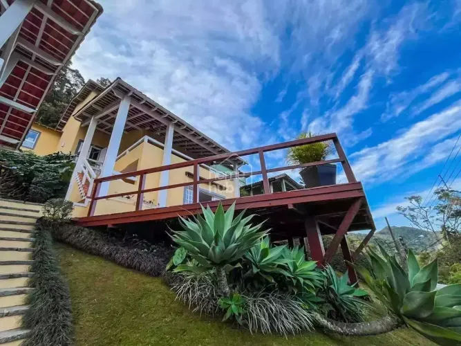 Casa para venda com 3 quartos, 196m² - Retiro - Petrópolis/RJ