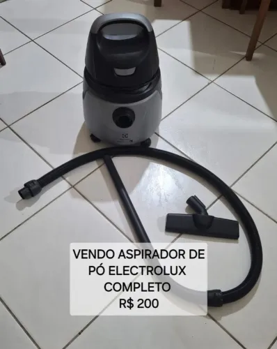 VENDE - SE ASPIRADOR DE PÓ ELETROLUX, POUCO USADO, ASPIRA ÁGUA E É SUPER POTENTE