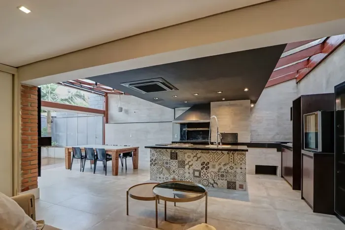 Rocca Imobiliária vende casa 250m² e 3 suítes no Cond. Atmosfera em Agronomia - Porto Aleg