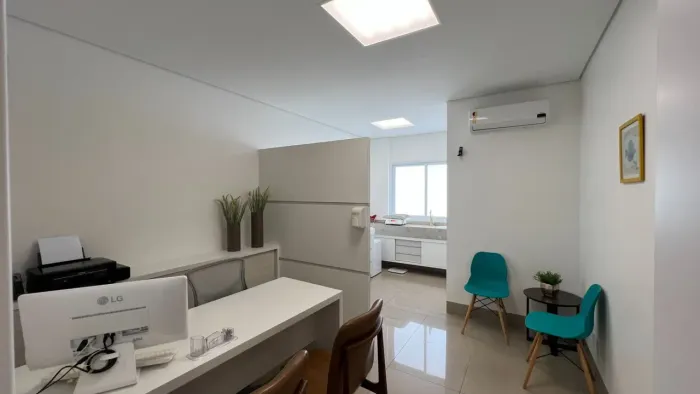 Sala comercial à venda no bairro Santa Mônica em Uberlândia
