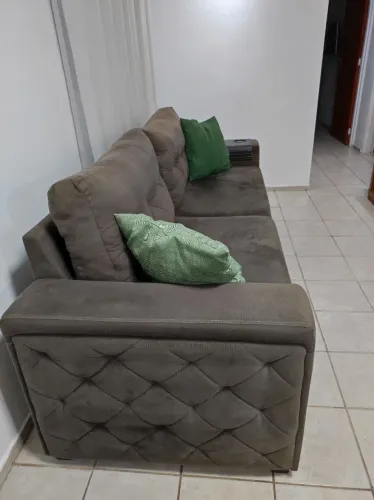 Sofá em excelente estado. 2,20 x 0,84 cm