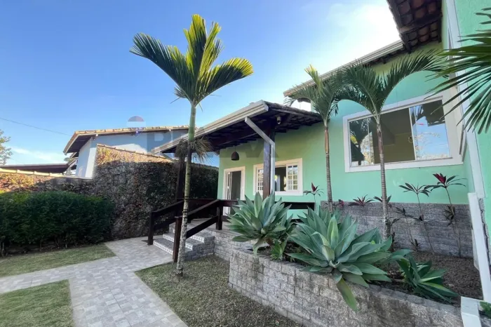 Ampla casa para locação Casa da Lua