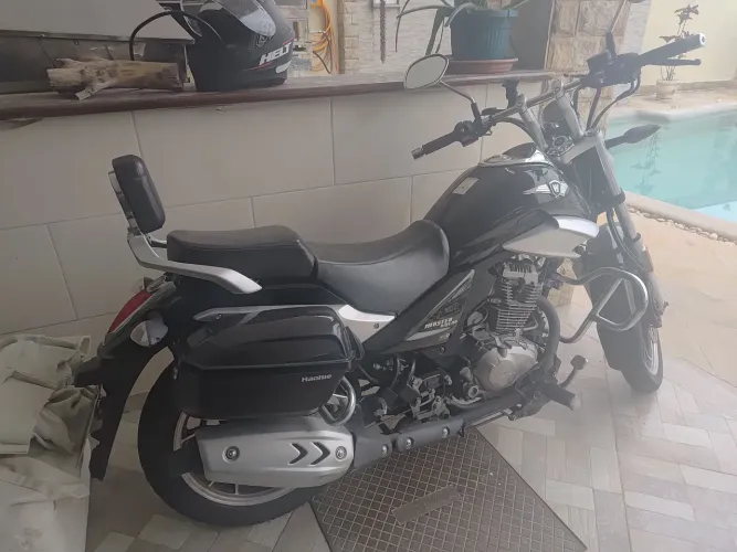 Vendo moto Custom Haoji Master Ride 150cc com 9 mil km apenas.