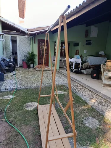 Arara em madeira Pinus