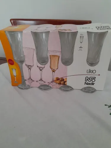 Vendo jogo com 8 taças de champanhe/espumante da linha Lírio (Nadir Figueiredo), de 180ml.