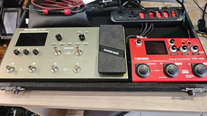 Combo guitarra + voz - pedaleiras Matribox 2 PRO e Boss VE22 vocal performer 