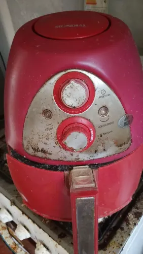 Airfryer usada com defeito.