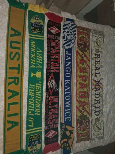 MANTAS ANTIGAS DE FUTEBOL 1998/1999. Compradas em cada país de origem.