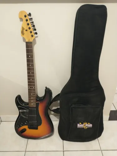 Guitarra Memphis MG32 para Canhoto com Case