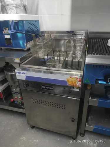 Bh Fritadeira industrial eltrica 3 cestos 1KG 380v pronta entrega