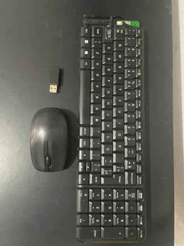 Teclado e Mouse sem fio Logitech MK220 (Detalhes Estéticos)