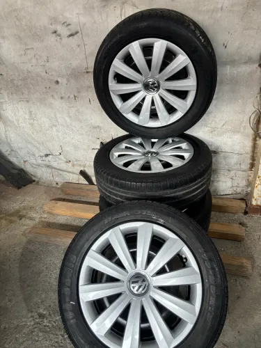 Rodas aro 15 completa com calotas originais VW 