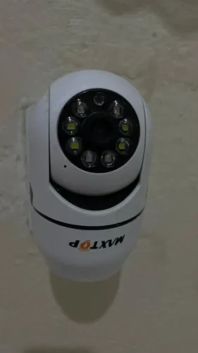 Kit Câmera Lâmpada Plug Tomada Hd Wifi Panorâmica Infravermelho Visão Noturna e áudio