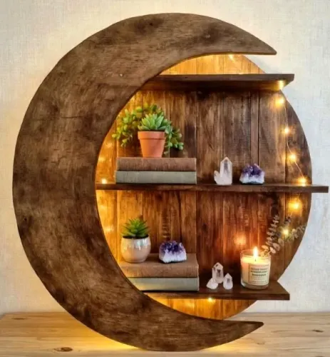 Suporte rústico decorativo formato LUA com prateleiras e luz Led