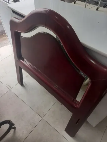 Cama de mogno maciça de solteiro