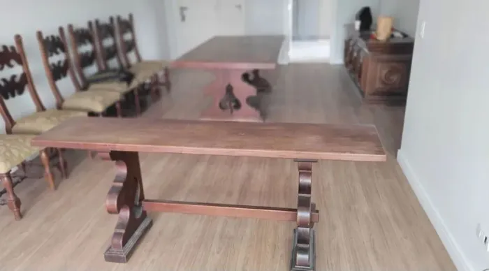 Mesa maravilhosa  antiga madeira maçica 8 lugares + aparador de pratos.