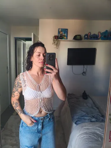 Blusa de tricô de missangas,na cor off tamanho P. Fabricação Própria