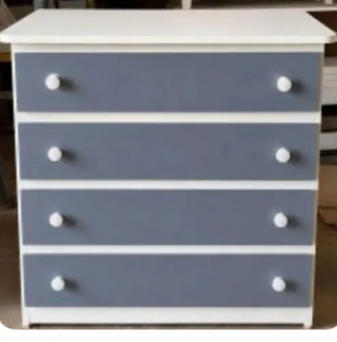 Vendo Cômoda Semi Nova