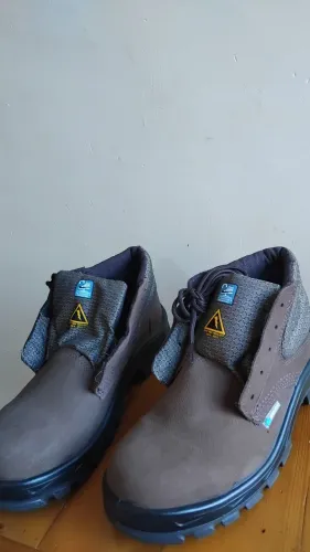 Bota marluvas marrom