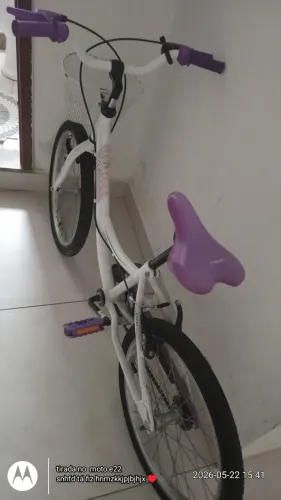 vendo uma bicicleta infantil aro20