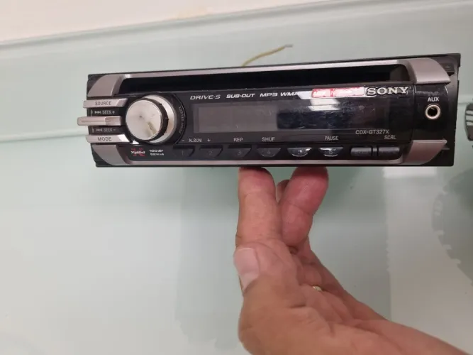 Som de CD da Sony XPLOD, com controle remoto com 2 caixas de 3 vias trivial de 6"(17cm)