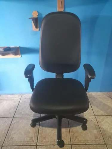 Cadeira modelo presidente