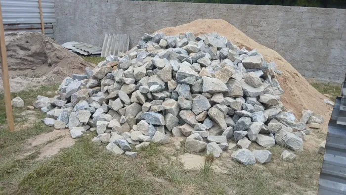 Pedra Alicerce de mão. 6m e 12m. Entrega rápida em Caucaia e adjacências.