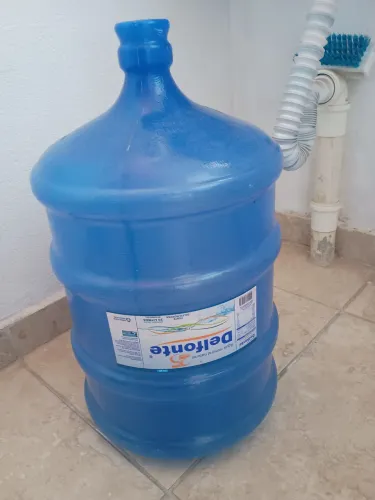 Galão de água vazio Delfonte