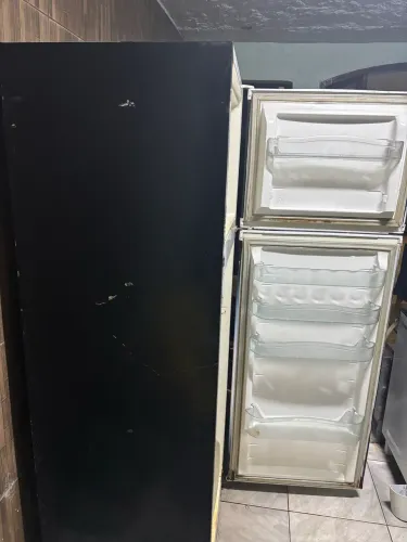 Vendo uma geladeira