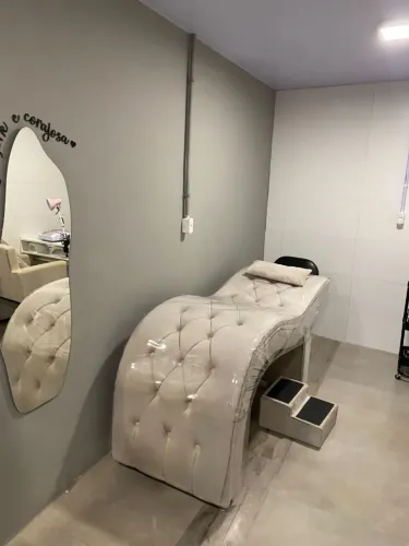 ? Aluga-se Espaço para Cílios, Sobrancelhas e Estética