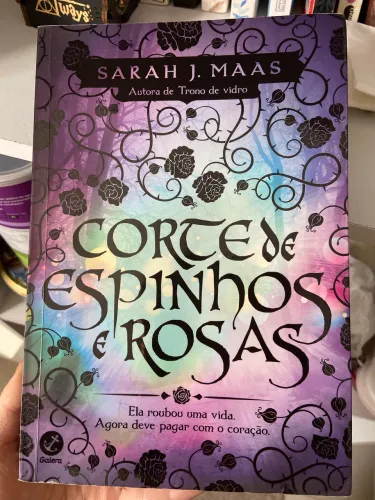 Corte de Espinhos e Rosas- Sarah J. Maas
